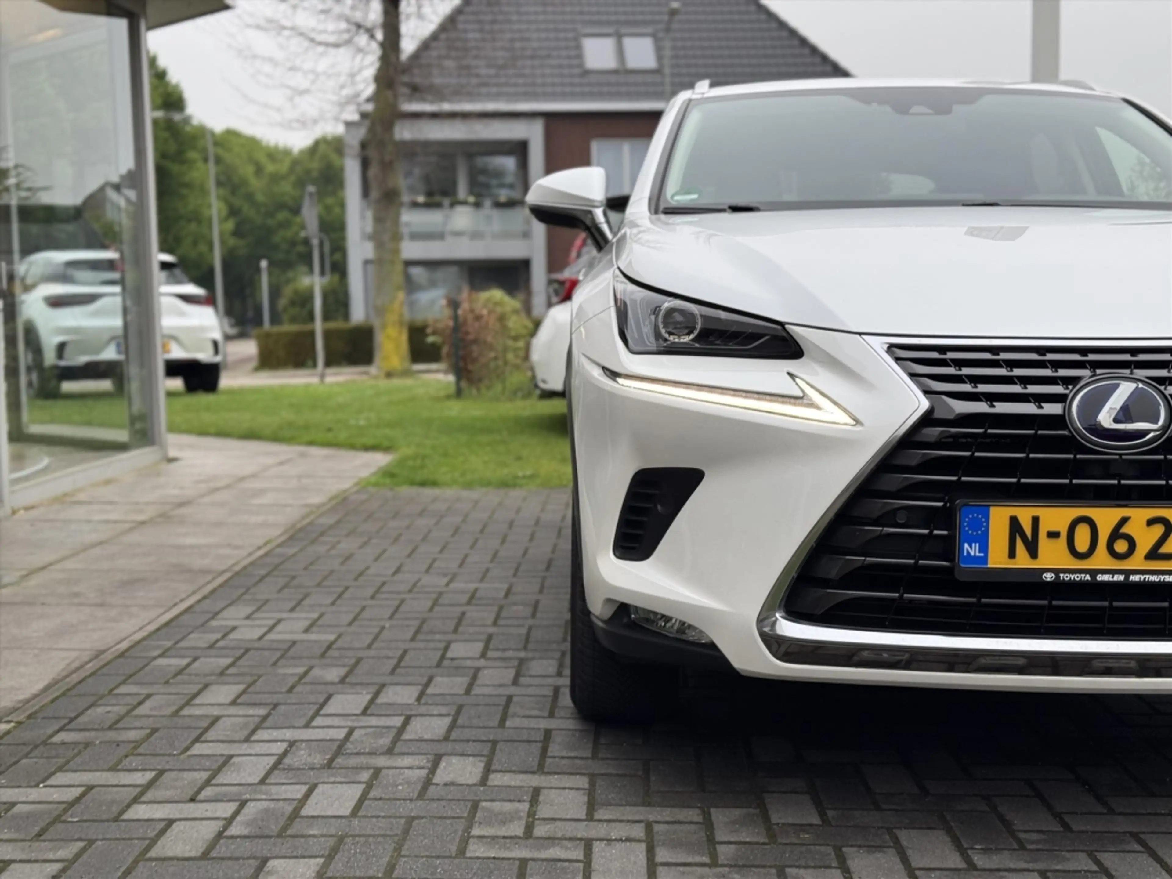 Lexus NX 300h AWD Luxury Line | Groot Scherm, Adaptive cruise co — photo 3