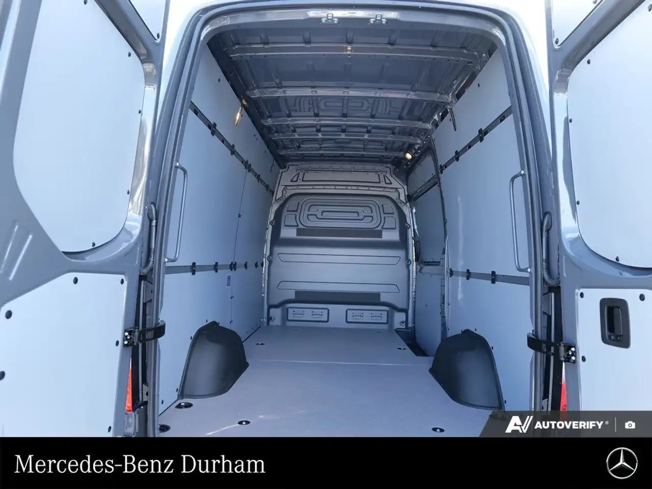 Mercedes-Benz Sprinter снимка Mercedes-Benz Sprinter