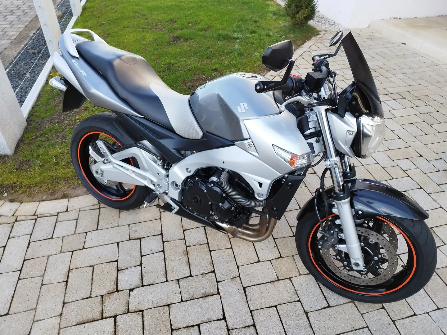 Suzuki GSR 600 Custom Argintiu - 1