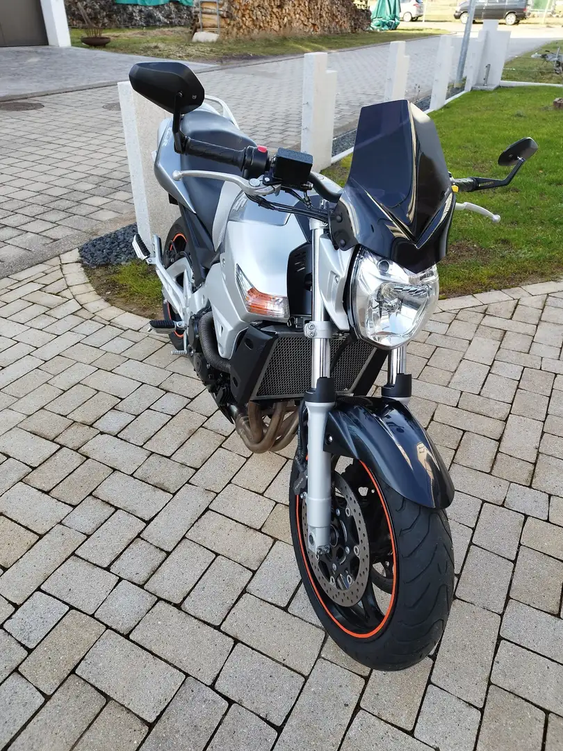 Suzuki GSR 600 Custom Argintiu - 2