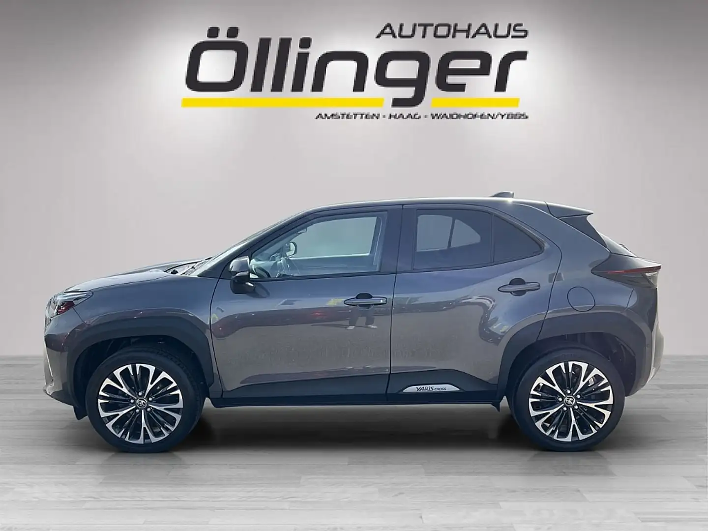 Toyota Yaris Cross 1,5 VVT-i Hybrid AWD Elegant Aut. Gris - 2