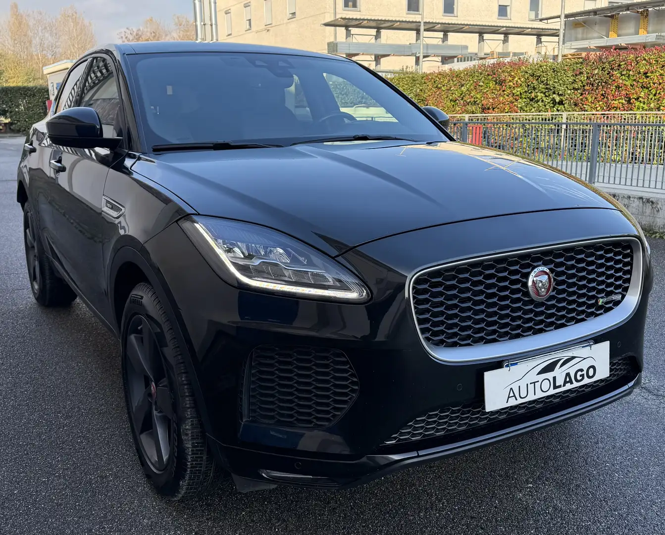 Jaguar E-Pace 2.0d i4 R-Dynamic SE awd 240cv auto my19 Noir - 2