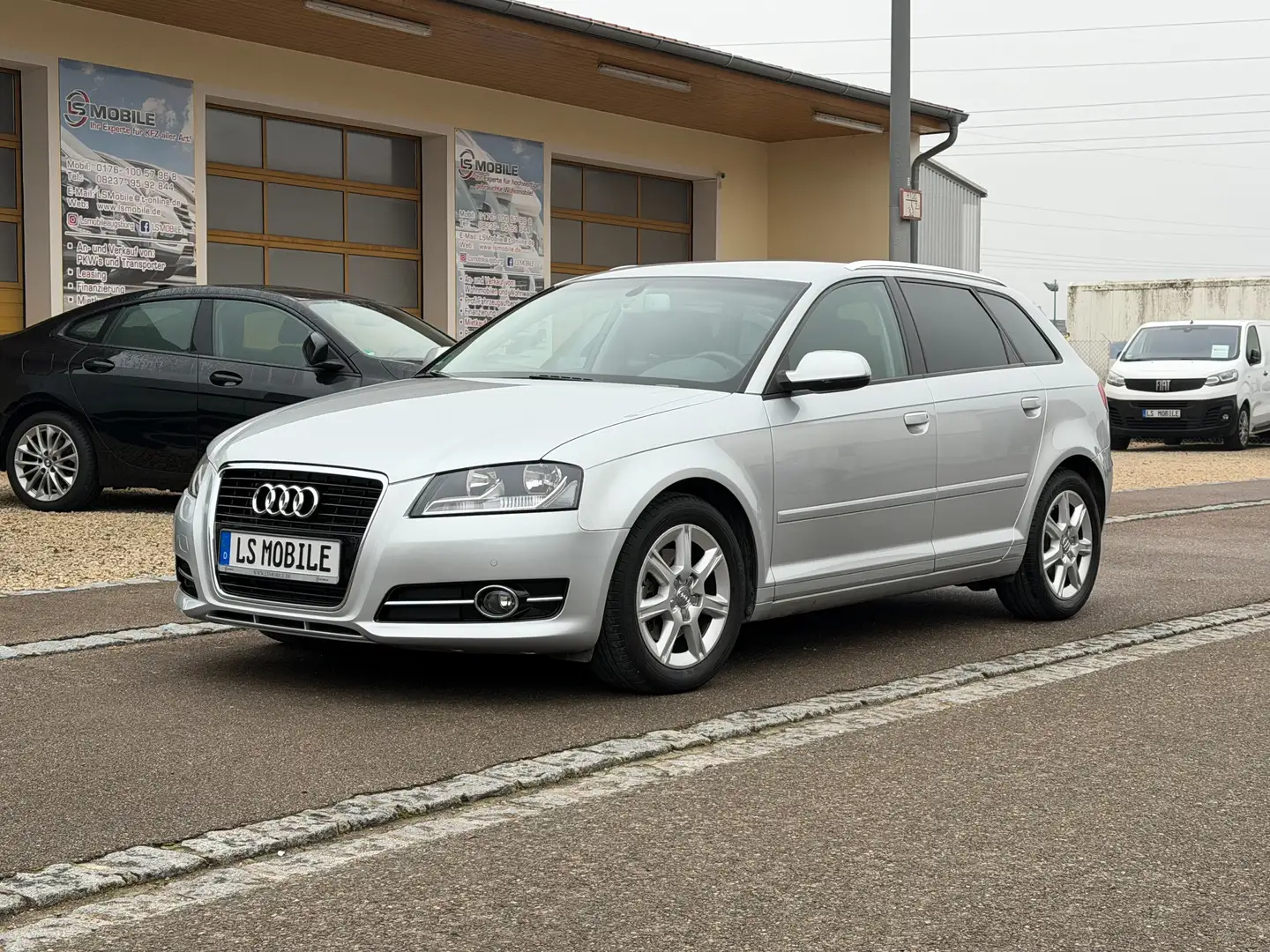 Audi A3 1.4 TFSI Ambiente 1'te Hand Scheckheft TüV Neu Silber - 2