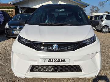 Neufahrzeuge Pack mit großen Kofferraum