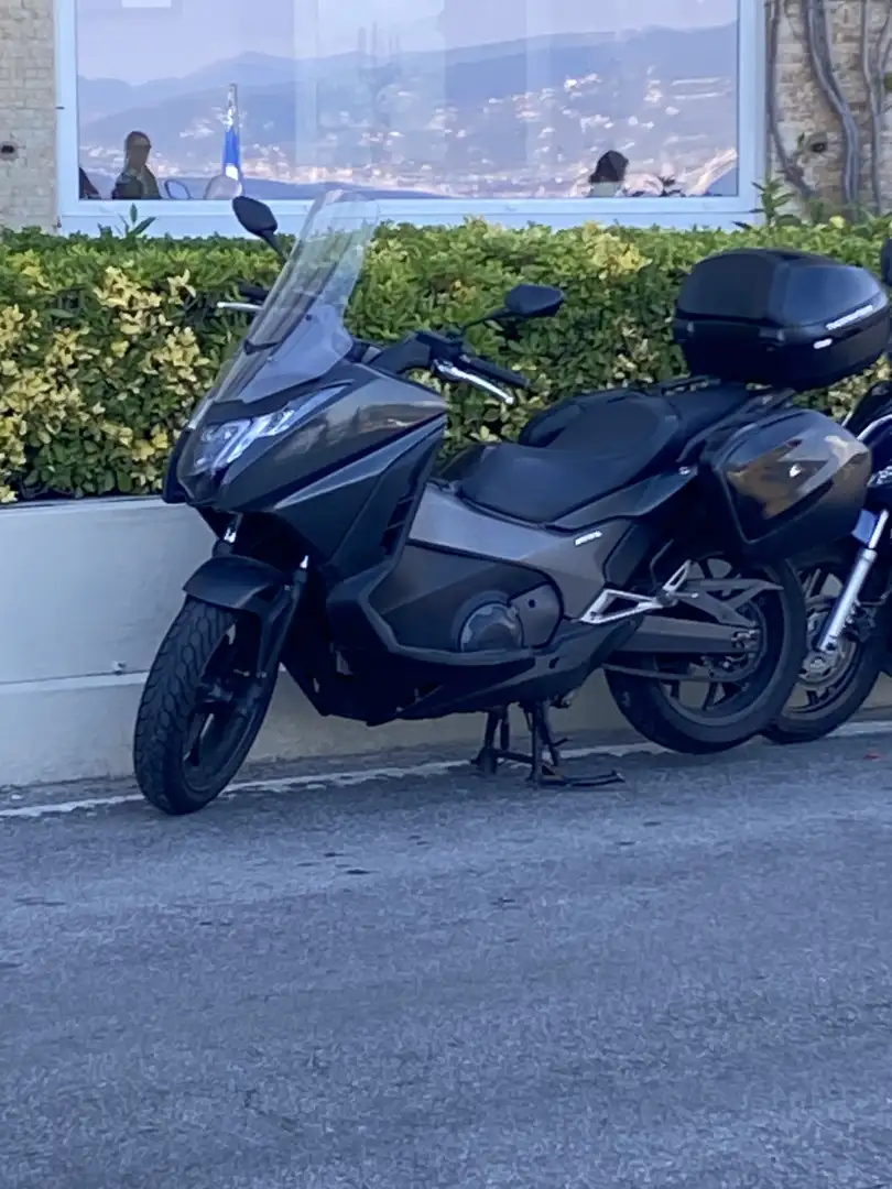 Honda Integra 750 - 1