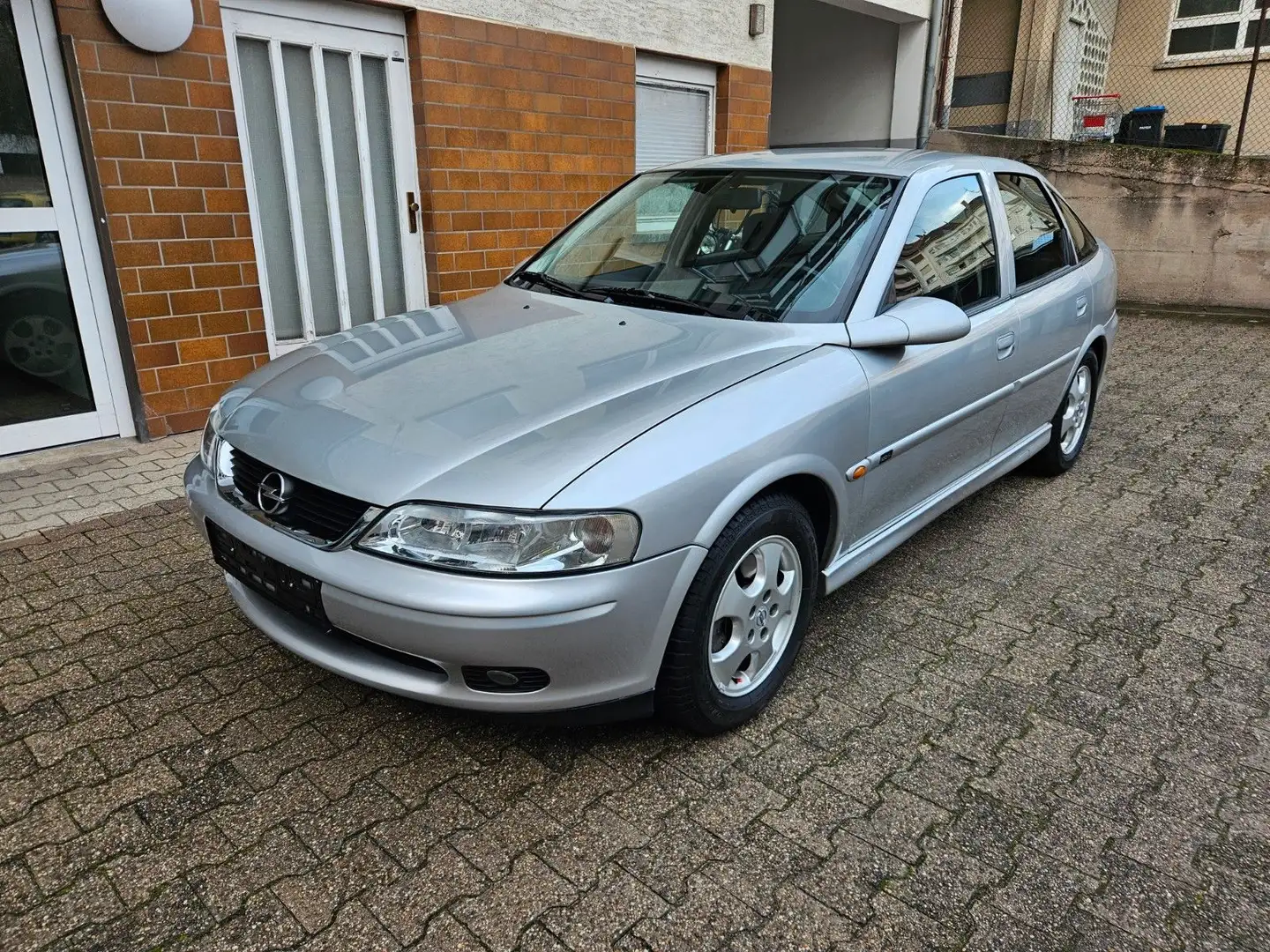 Opel Vectra 1.8 16V / wenig KM / TÜV NEU Silber - 1