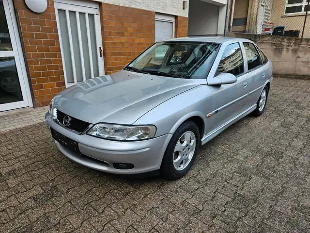 Opel Vectra 1.8 16V / wenig KM / TÜV NEU