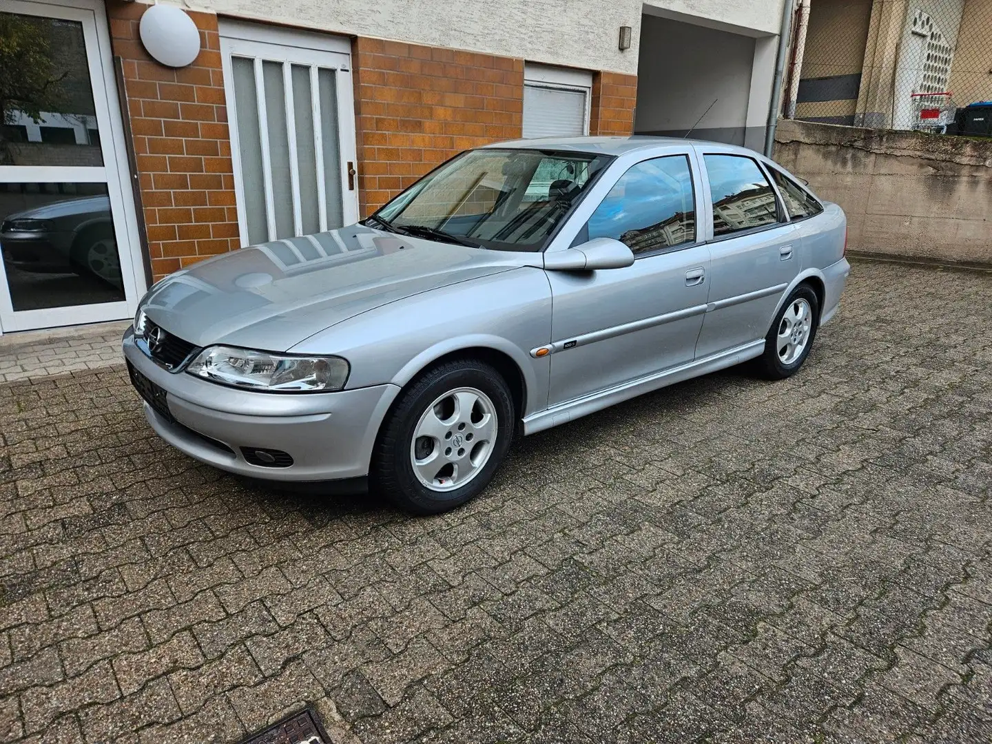 Opel Vectra 1.8 16V / wenig KM / TÜV NEU Silber - 2