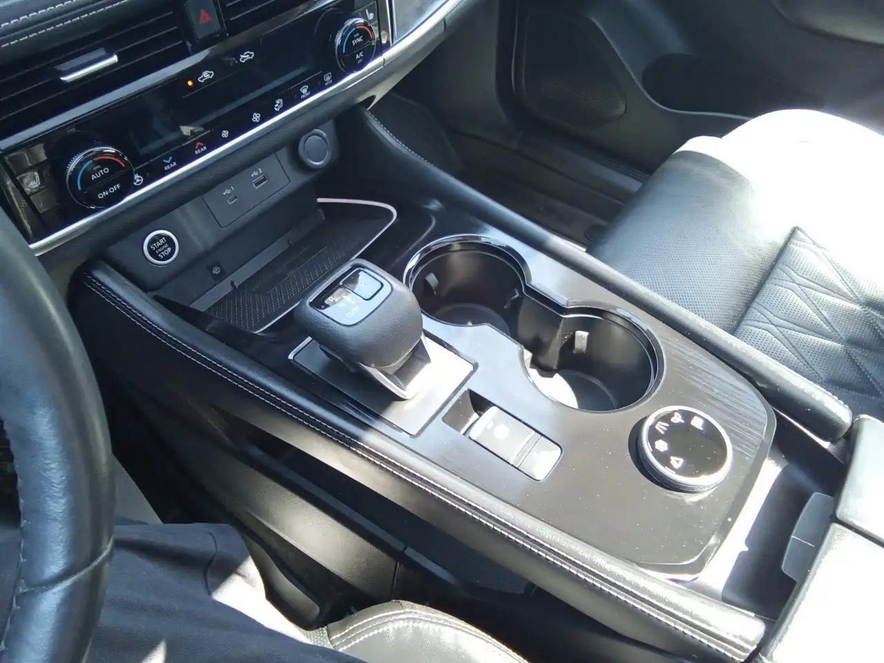 Nissan Rogue снимка Nissan Rogue