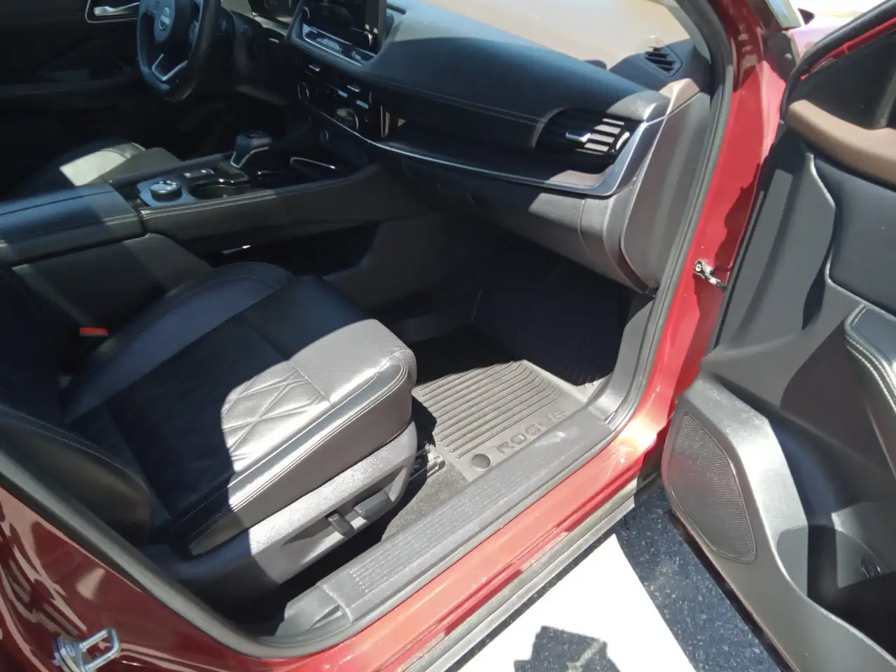 Nissan Rogue снимка Nissan Rogue