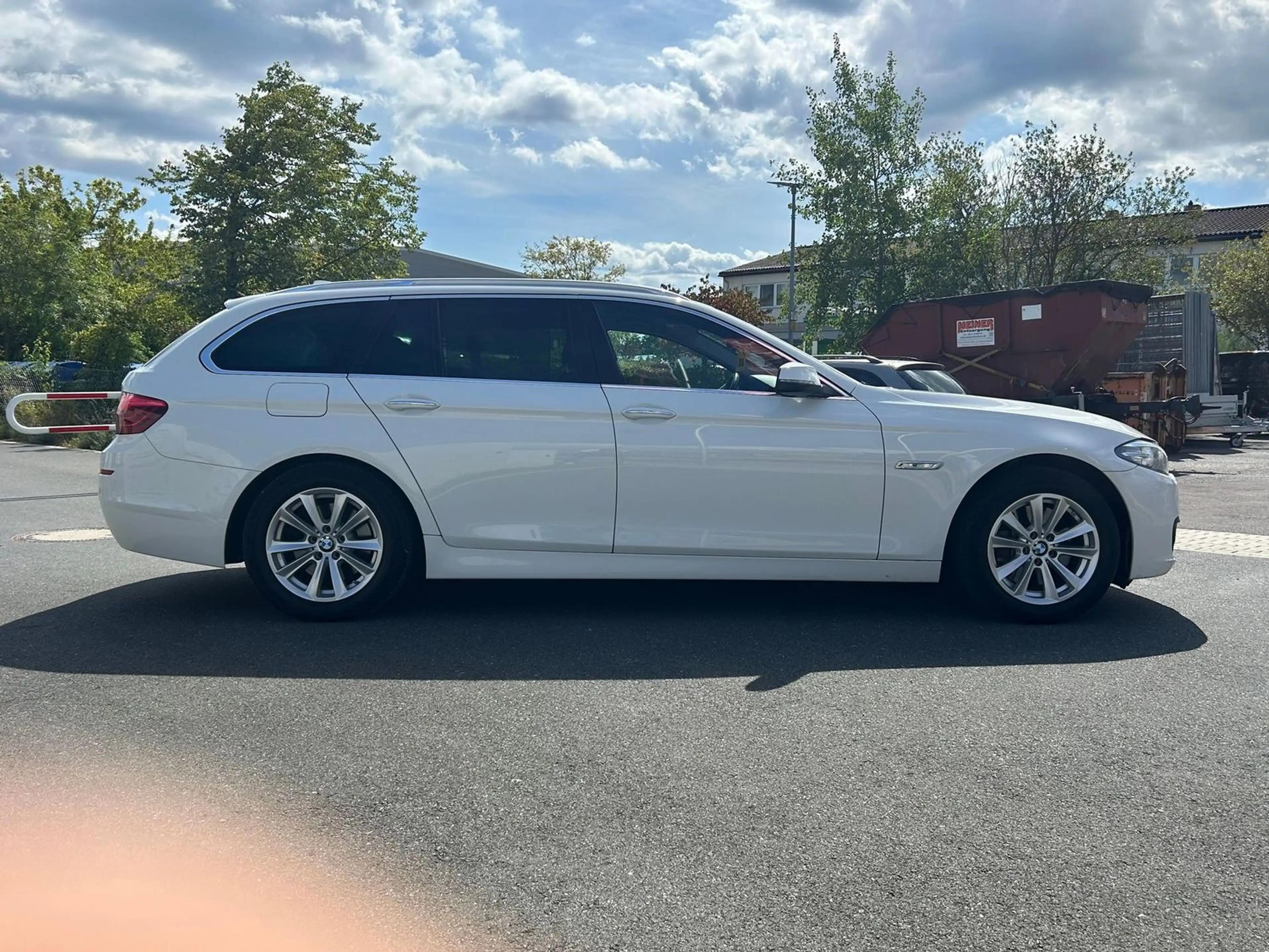 BMW 528 i xDrive *Head-Up*Navi*Bi-Xenon*AHK*PDC*SHZ* — photo 5