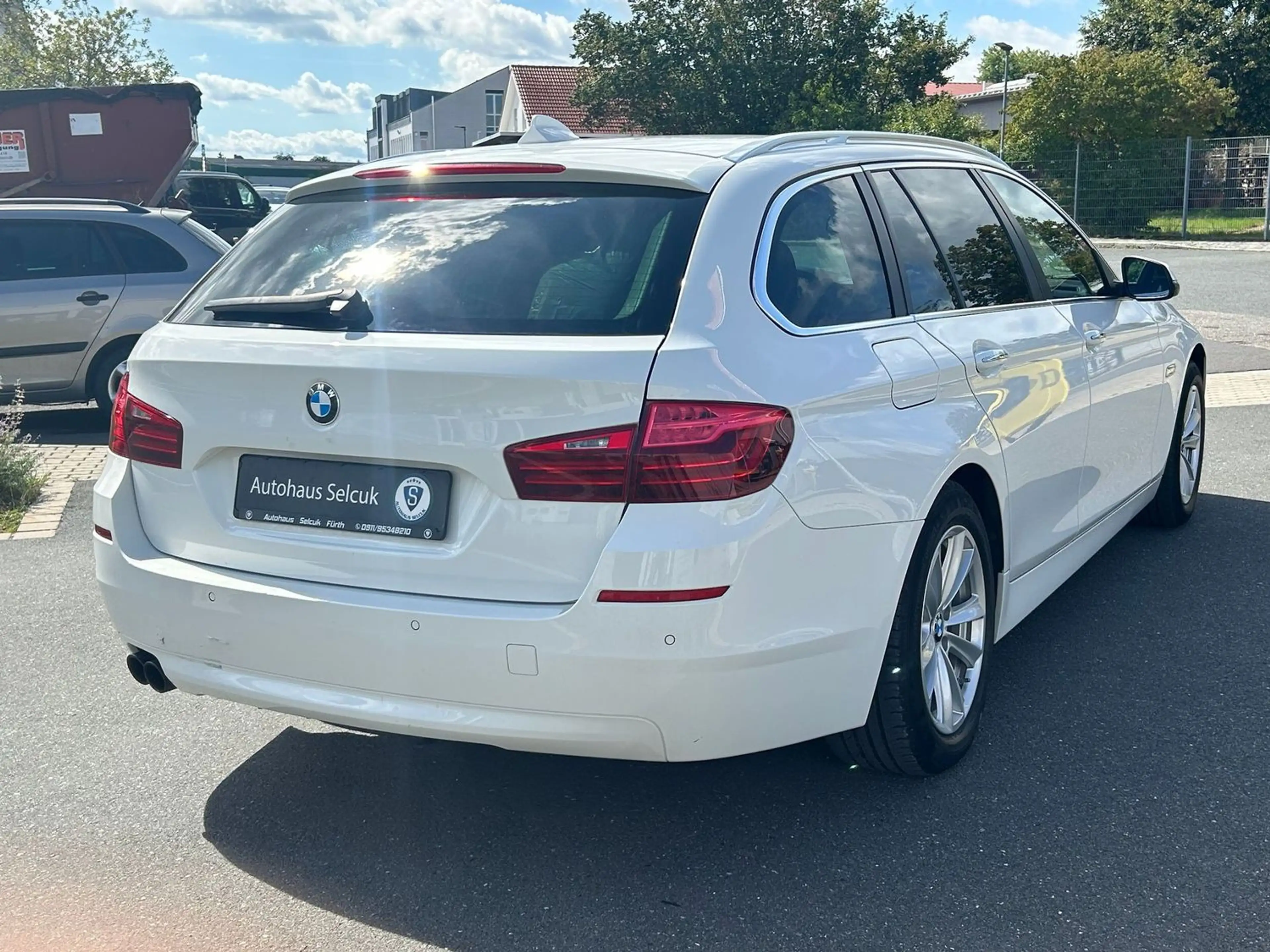 BMW 528 i xDrive *Head-Up*Navi*Bi-Xenon*AHK*PDC*SHZ* — photo 6