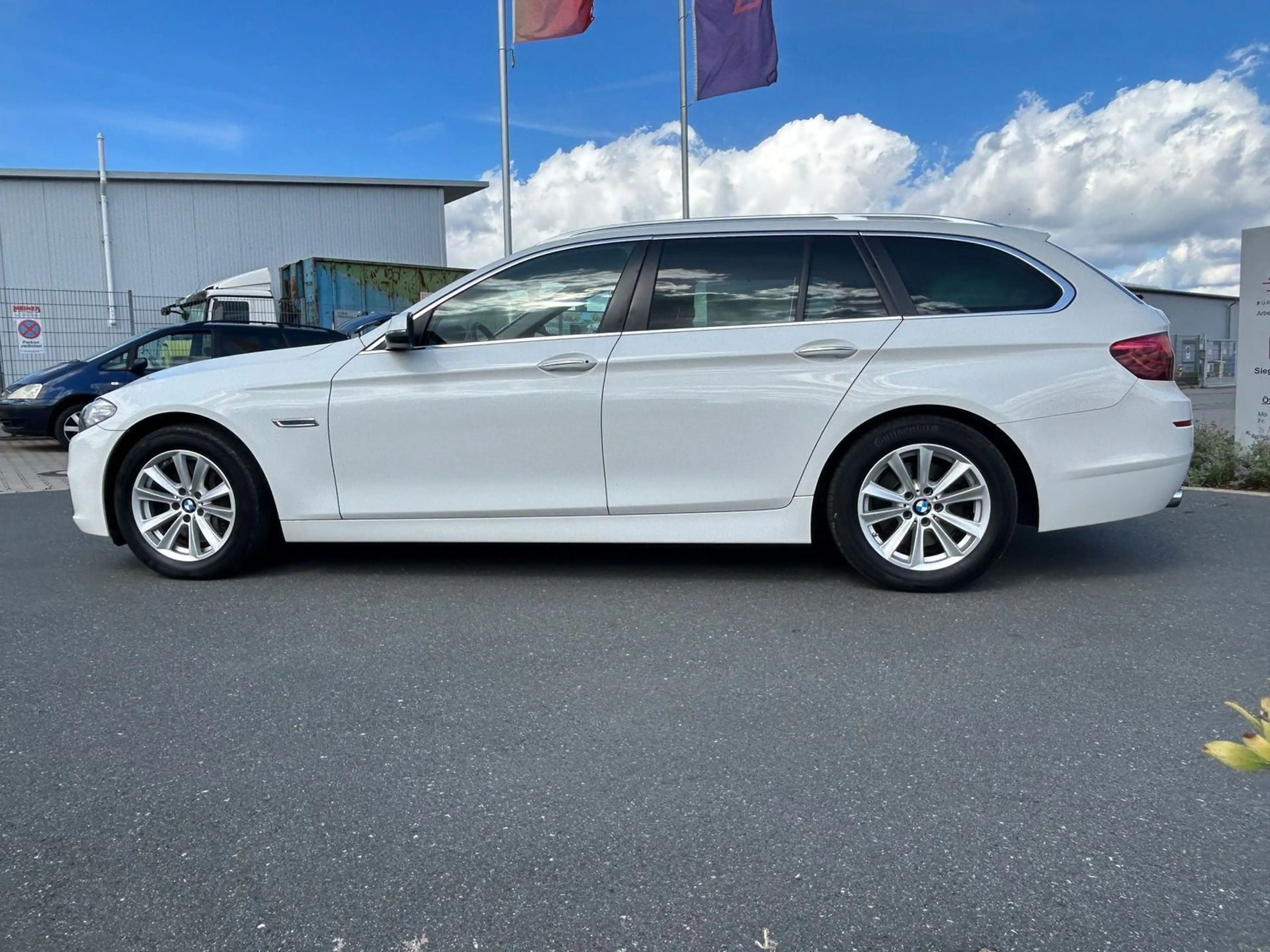 BMW 528 i xDrive *Head-Up*Navi*Bi-Xenon*AHK*PDC*SHZ* — photo 9