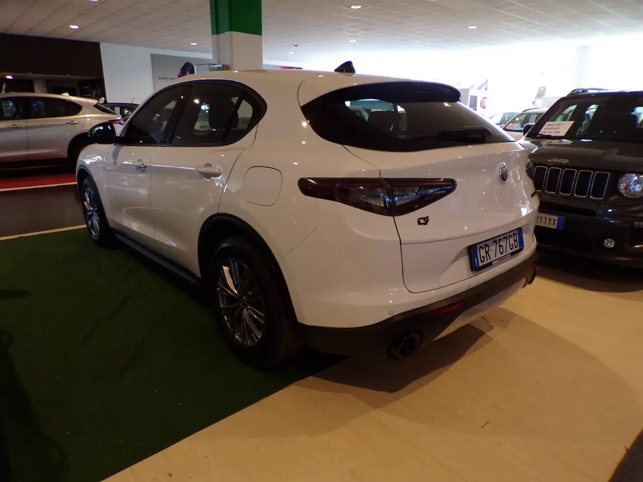 Alfa Romeo Stelvio 2023 — фото 8