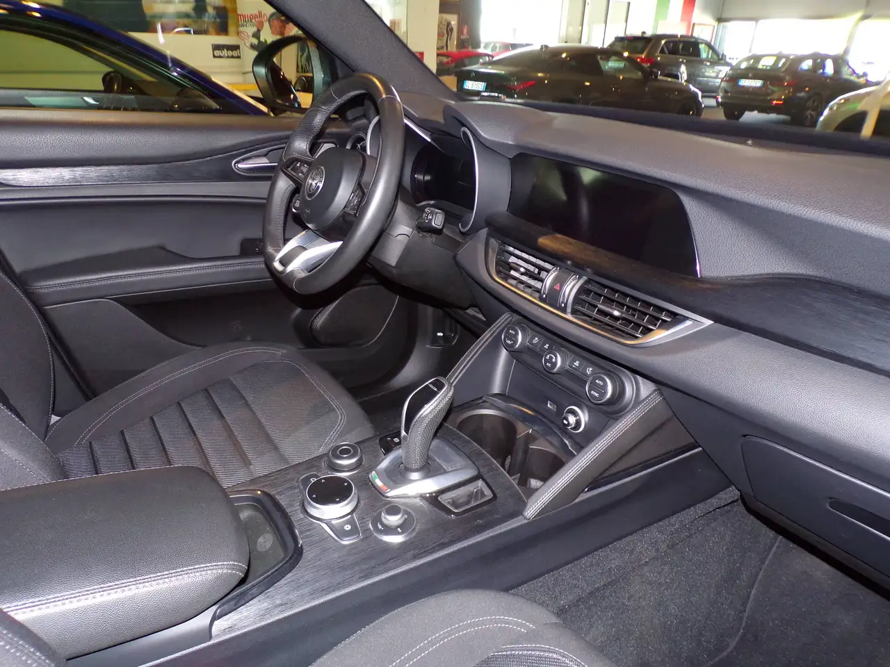 Alfa Romeo Stelvio 2023 — фото 13