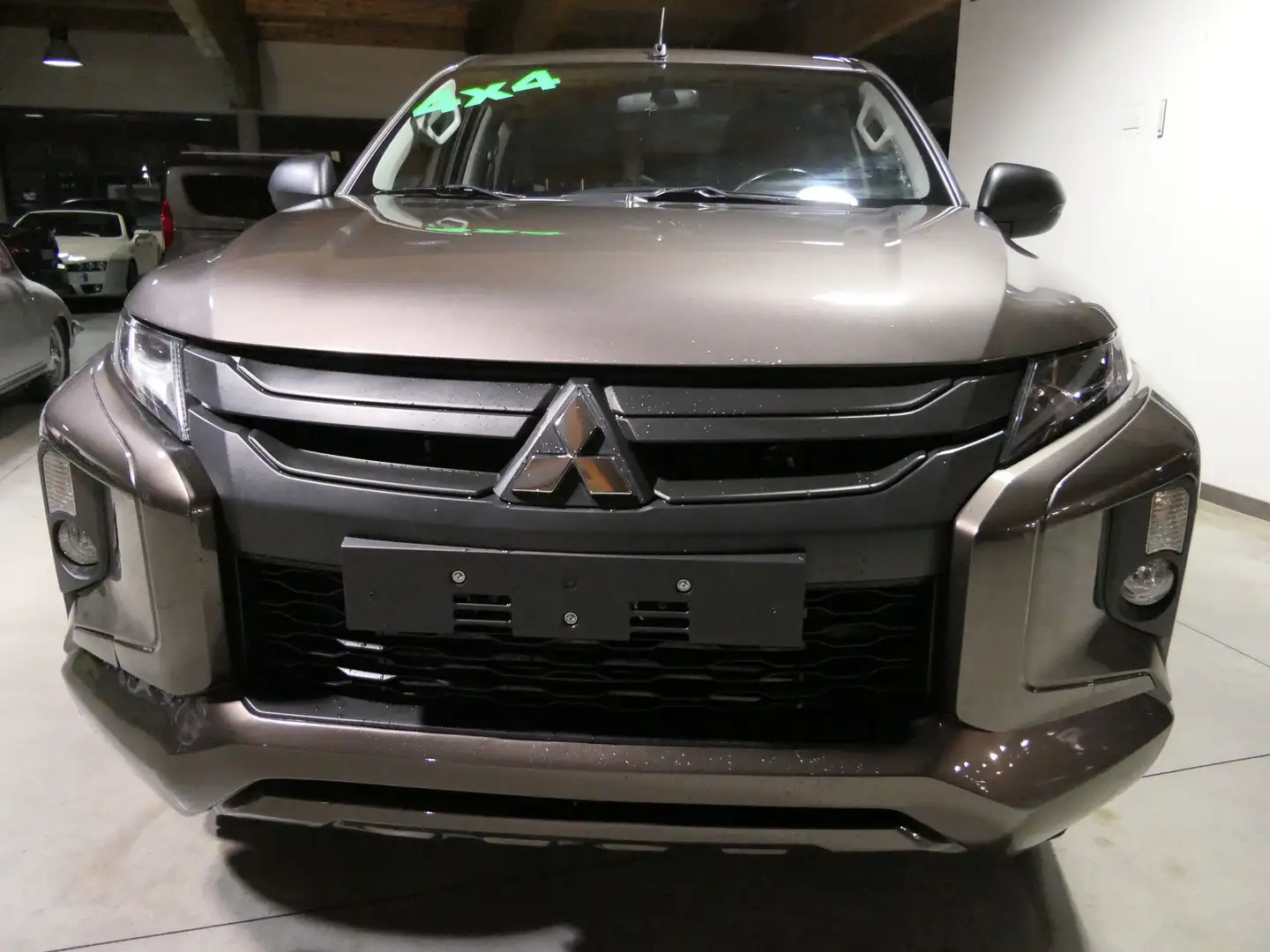 Mitsubishi L200 2.3 D Club Cab 4x4 Easy + IVA Grigio - 2