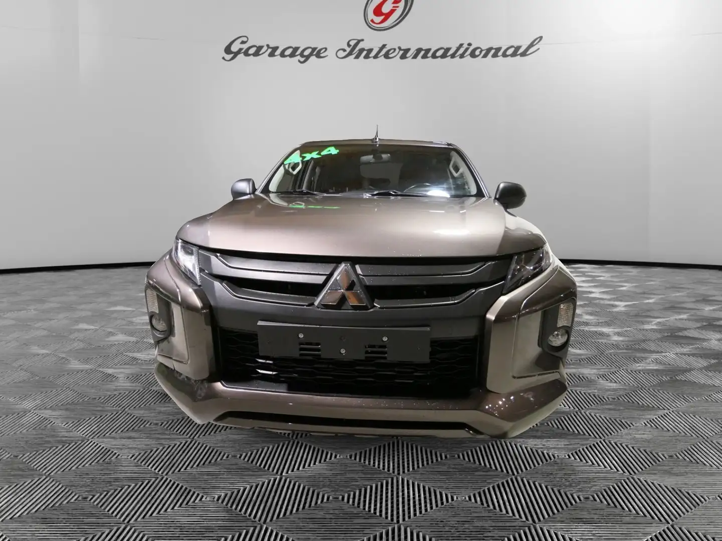 Mitsubishi L200 2.3 D Club Cab 4x4 Easy + IVA Grigio - 2