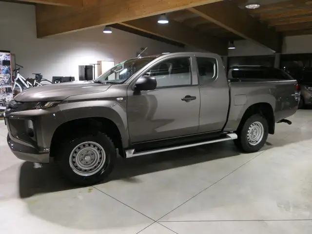 Mitsubishi L200 2.3 D Club Cab 4x4 Easy + IVA