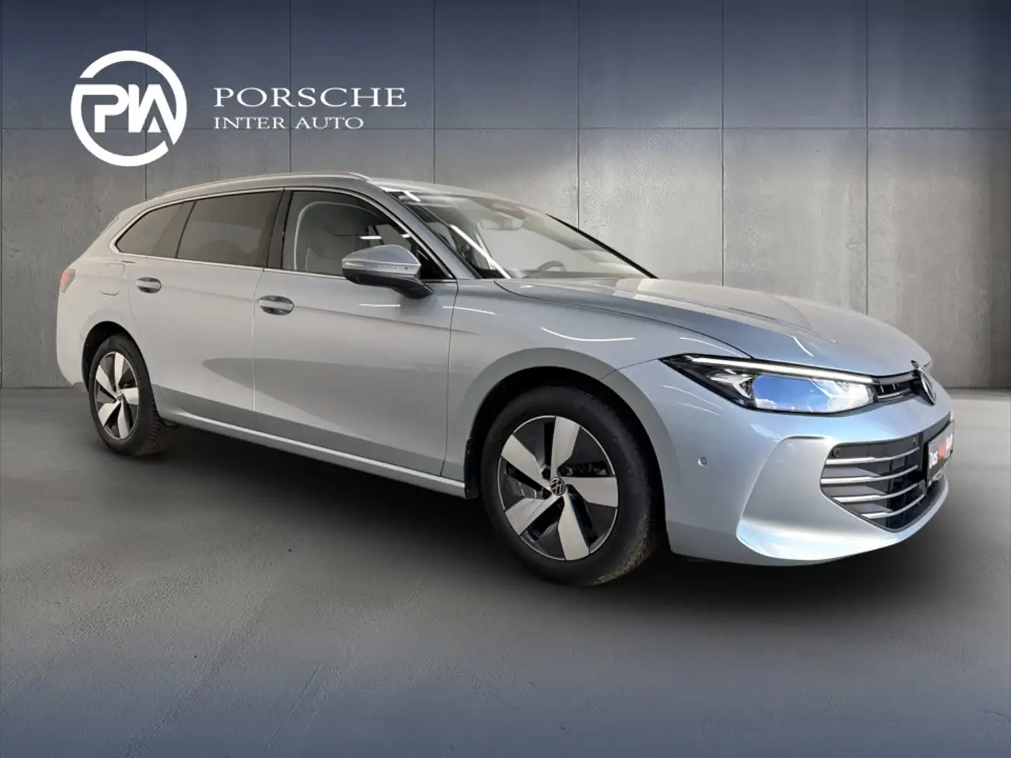 Volkswagen Passat Variant Business eTSI DSG Silber - 1