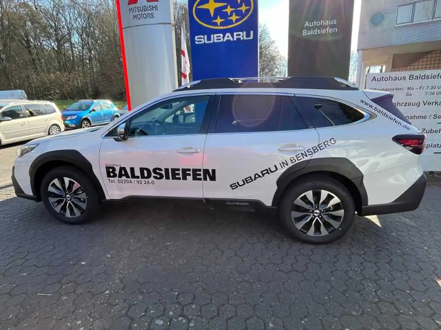 Subaru OUTBACK 2.5i Platinum, AWD, Leder, SD, Bílá - 2