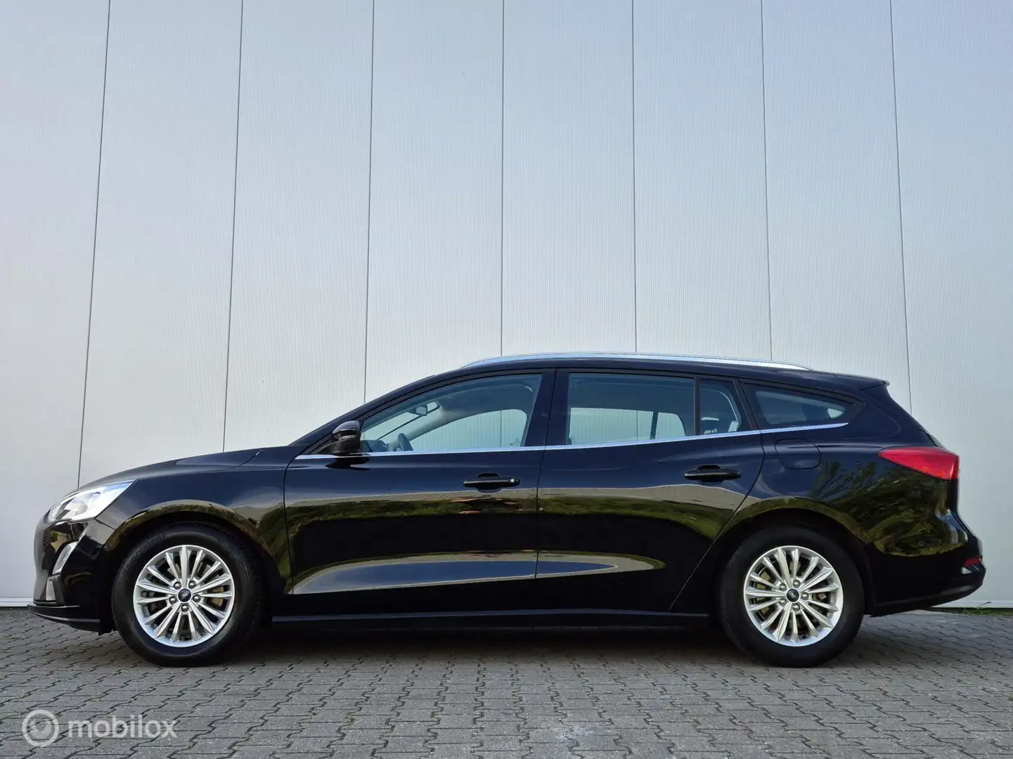 Ford Focus Wagon 1.5 ECOBLUE TITANIUM/KEYLESS/TREKHAAK/CAMERA Noir - 2