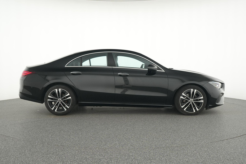 Mercedes-Benz CLA 180 d Coupé Luxury Line — photo 9