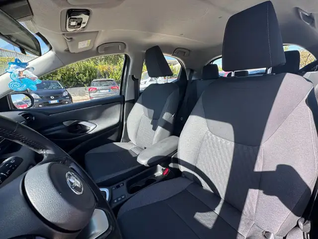 Toyota Yaris view 11
