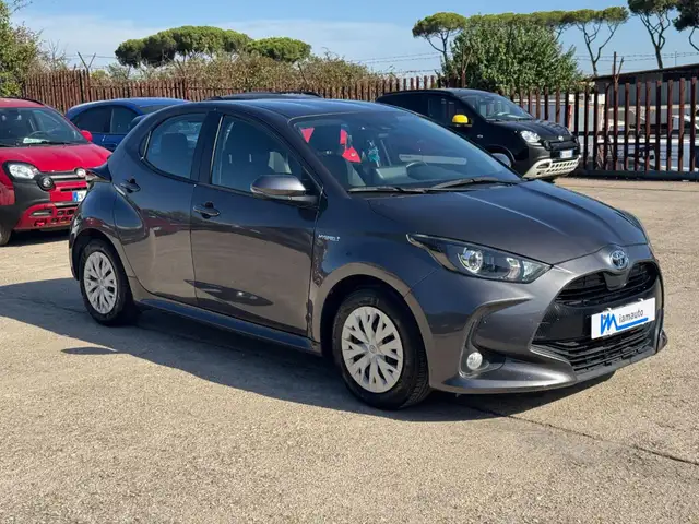 Toyota Yaris view 3