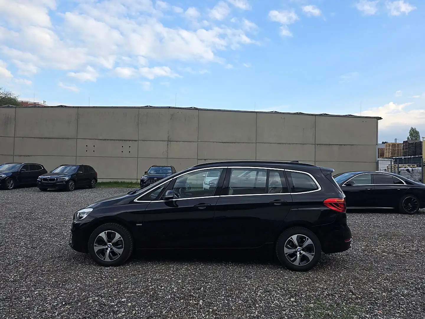 BMW 218 d Gran Tourer Aut. Schwarz - 2