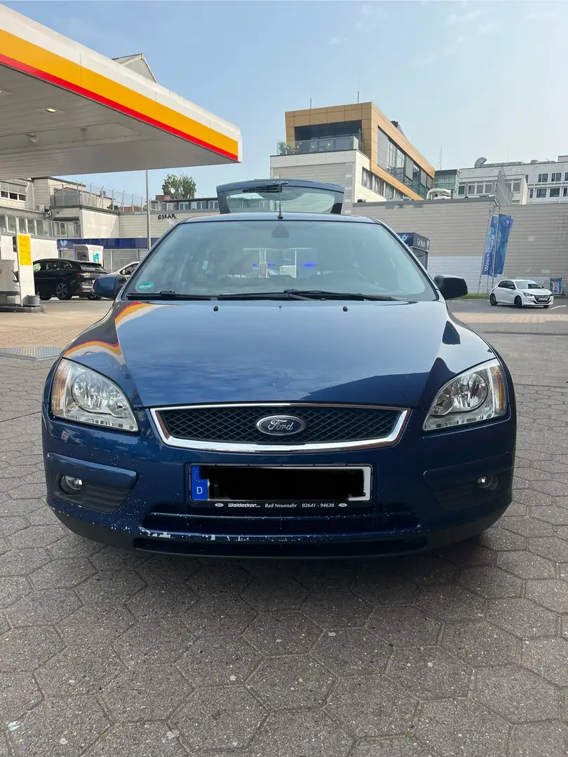 Ford Focus Ghia Blau - 1