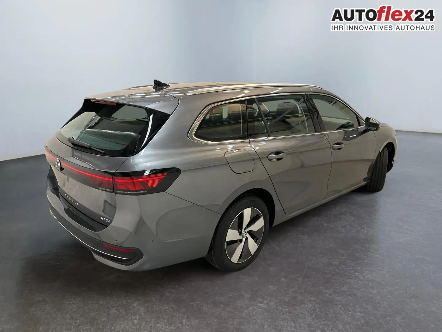 Volkswagen Passat Variant Business 1.5 eTSI 150PS/110kW DSG7 2025 +AHK +1... Grau - 2