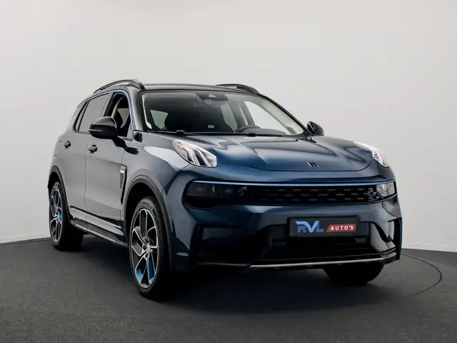 Lynk & Co 01 view 4