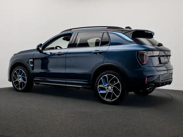 Lynk & Co 01 view 3