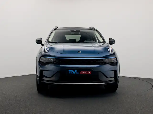 Lynk & Co 01 view 30