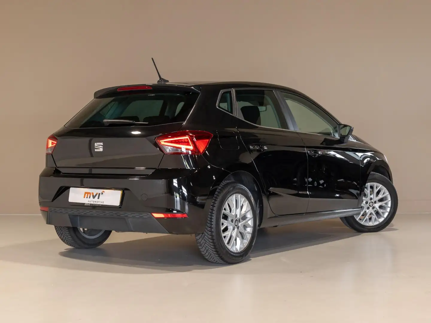 SEAT Ibiza 1.0 TSI Style Business Intense / 95pk / Automatisc Černá - 2