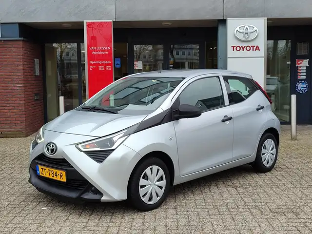Toyota Aygo X X-FUN 5-DEURS AIRCO BLUETOOTH EL-RAMEN 4S-BANDEN N