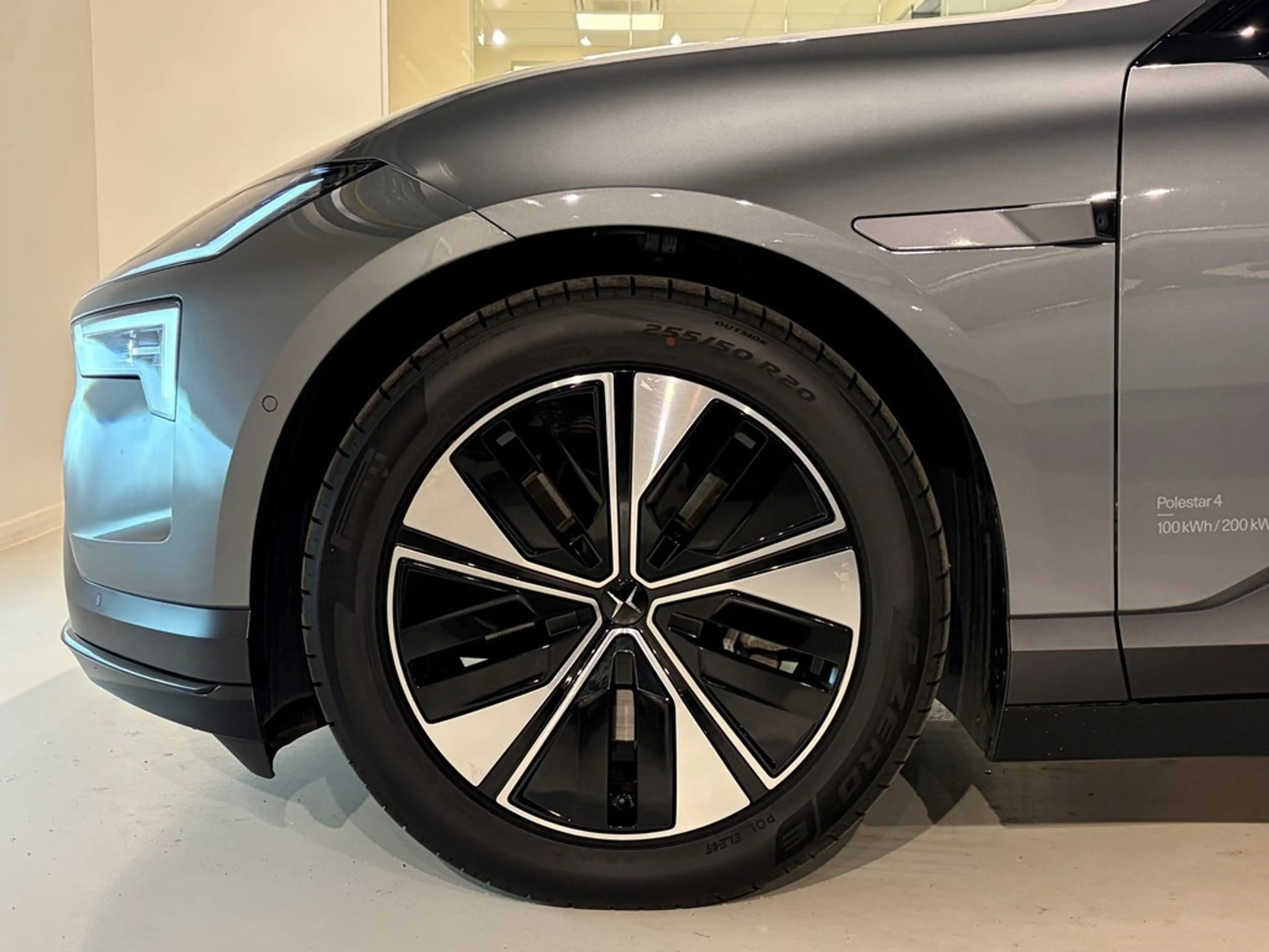 Polestar 4 Long Range PILOT PLUS PACK — photo 3