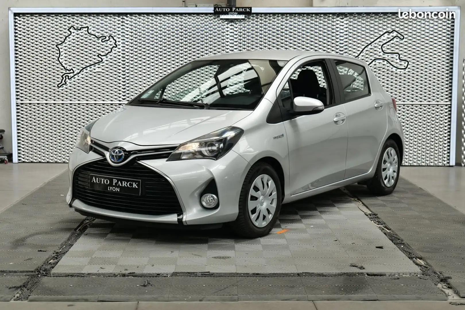 Toyota Yaris 100h dynamic boite automatique camera de recul app Gris - 1