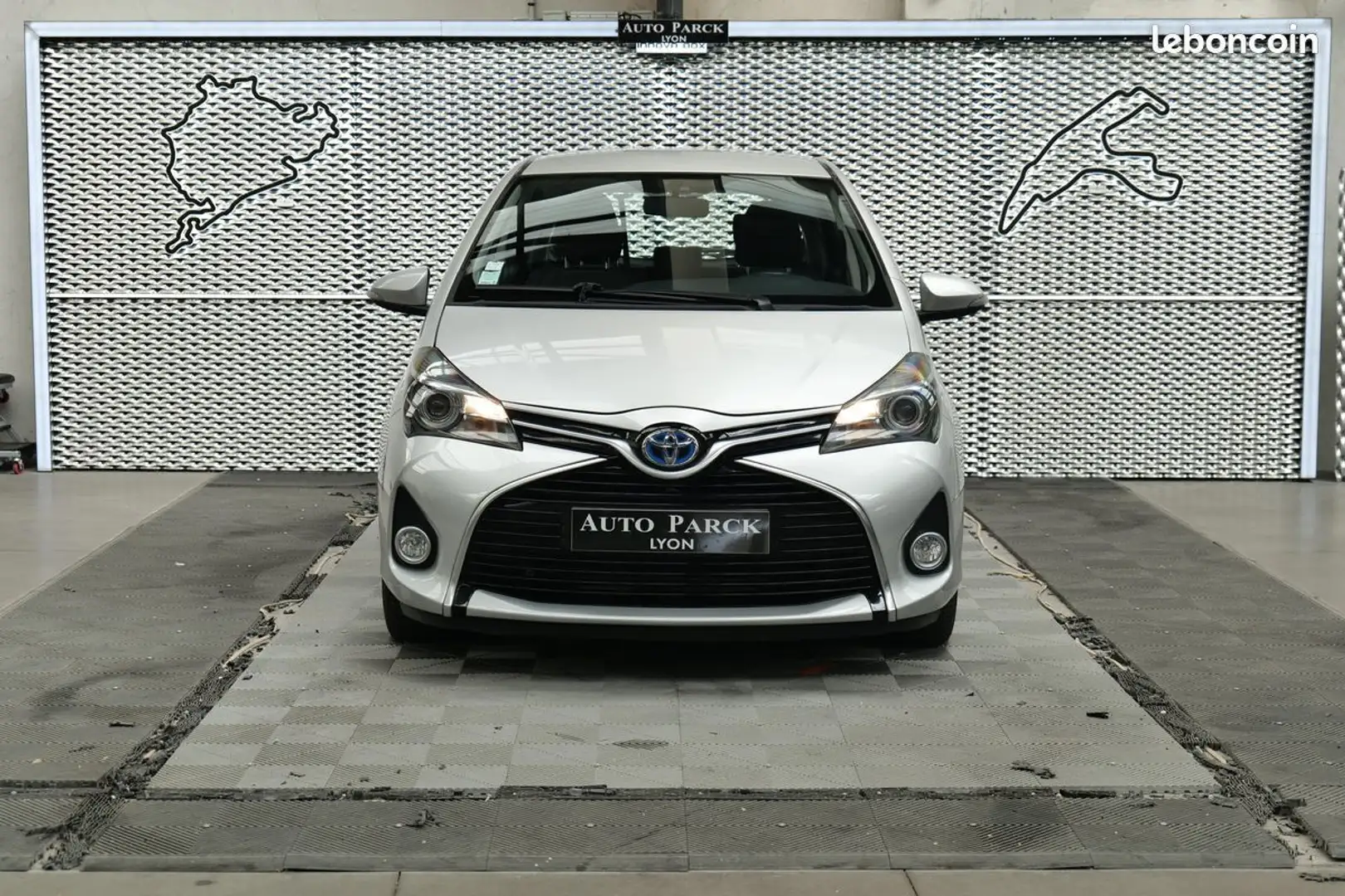 Toyota Yaris 100h dynamic boite automatique camera de recul app Gris - 2