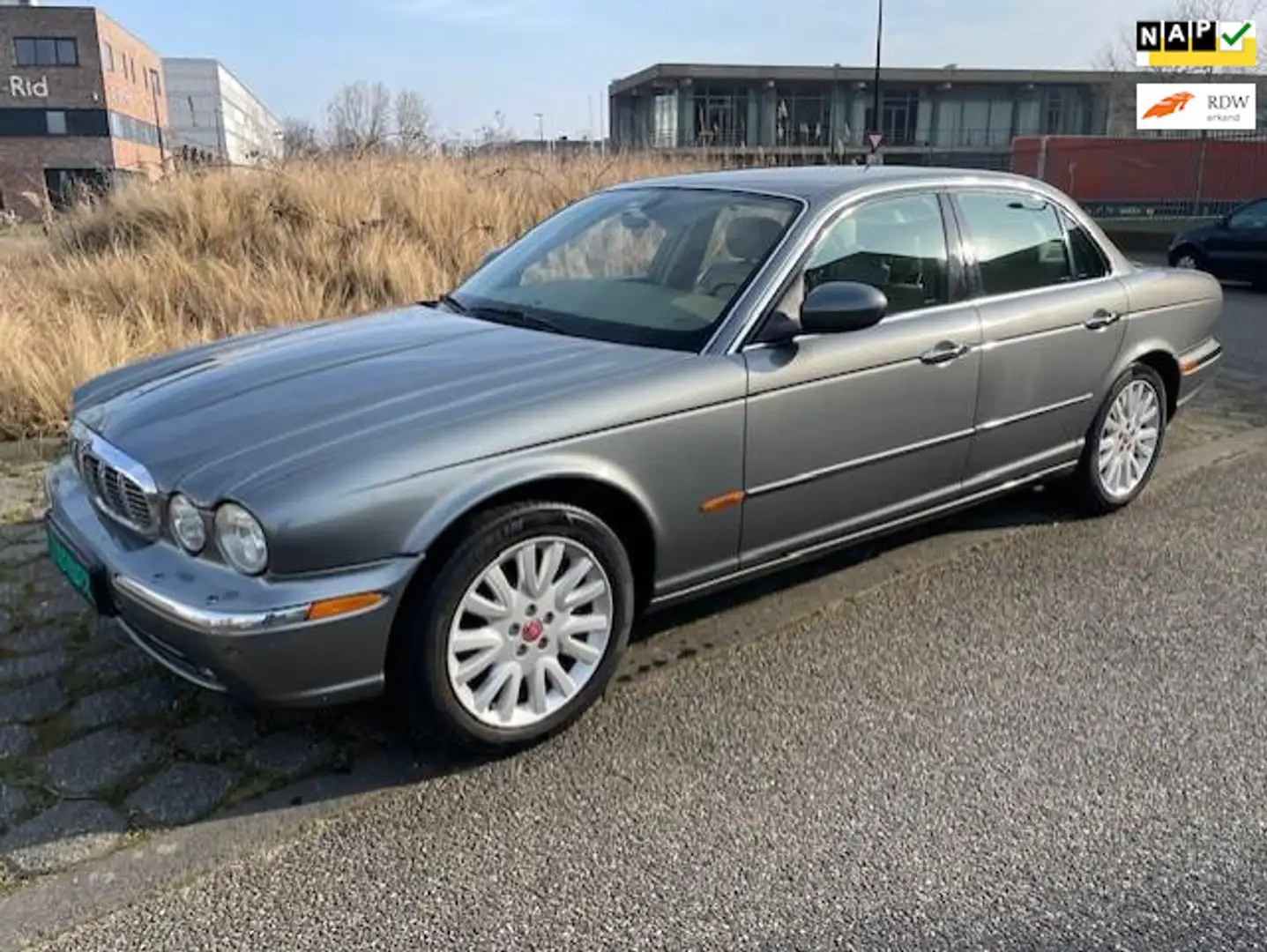 Jaguar XJ 4.2 V8 Executive Gris - 1