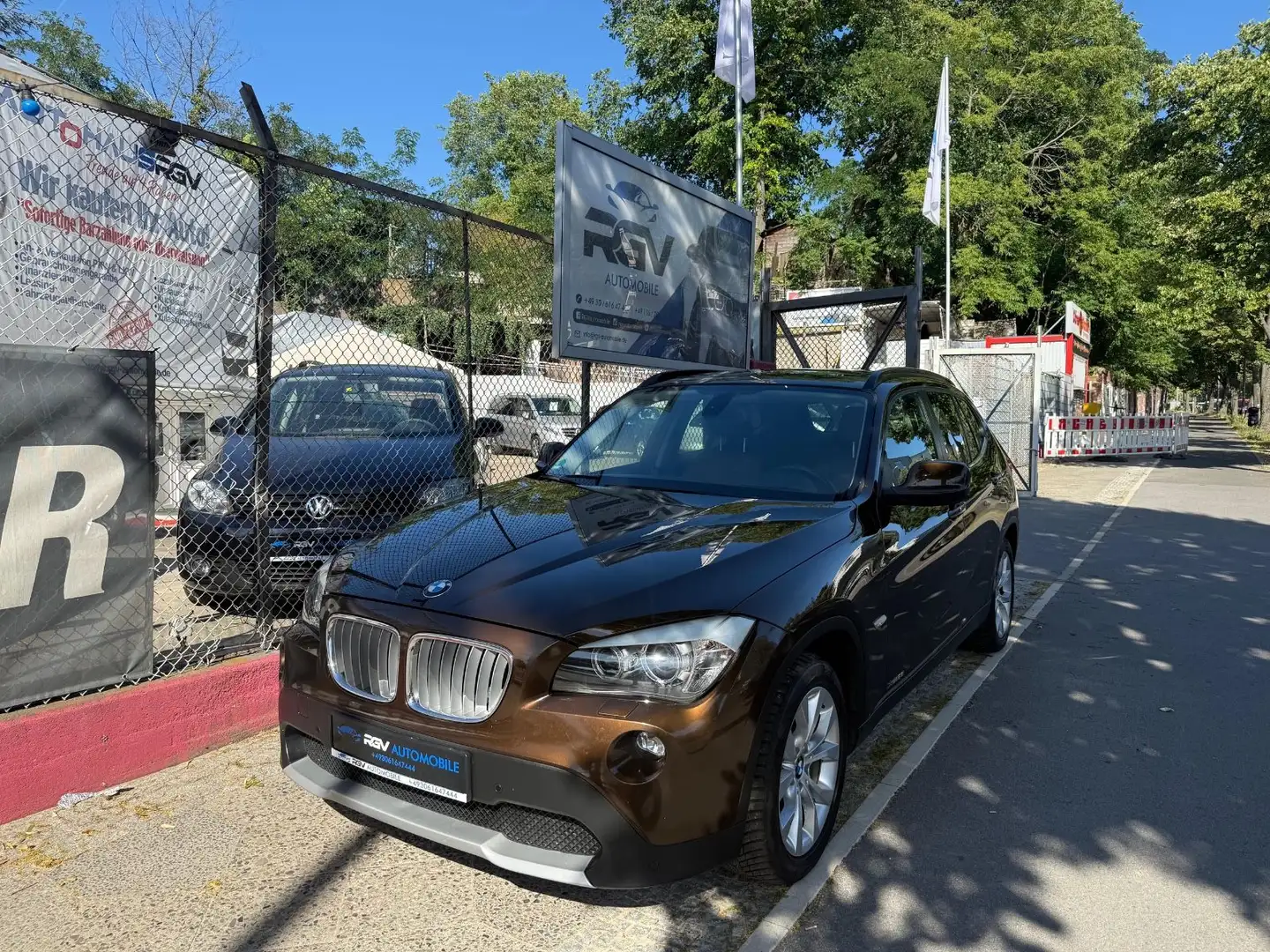 BMW X1 Baureihe X1 28 i xDrive *AUTOMATIK*Bi-Xenon Braun - 1