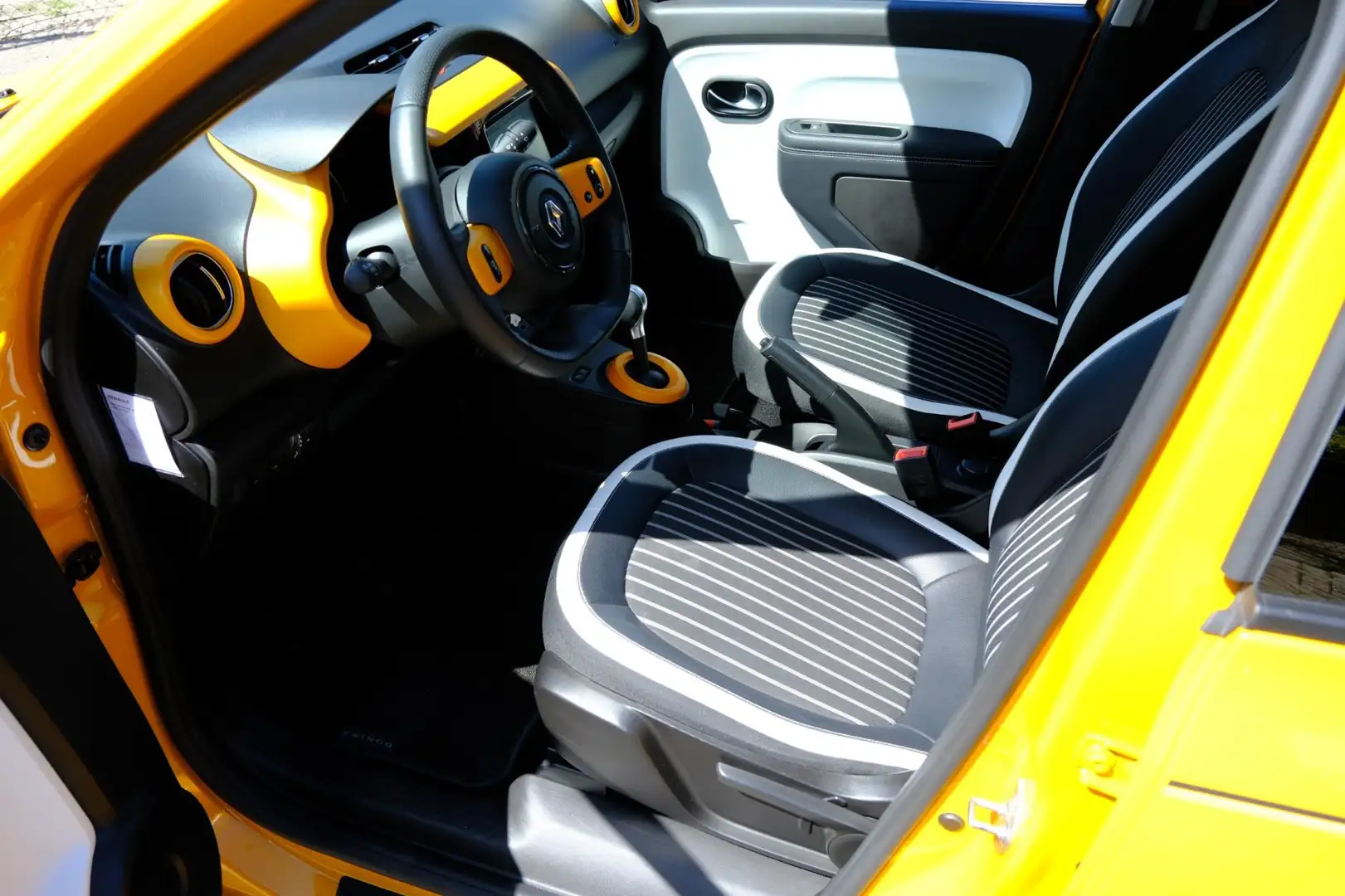 Renault Twingo Z.E. R80 E-Tech Techno 22 kWh Aut. Navi|1e Eig|Cam Žlutá - 2