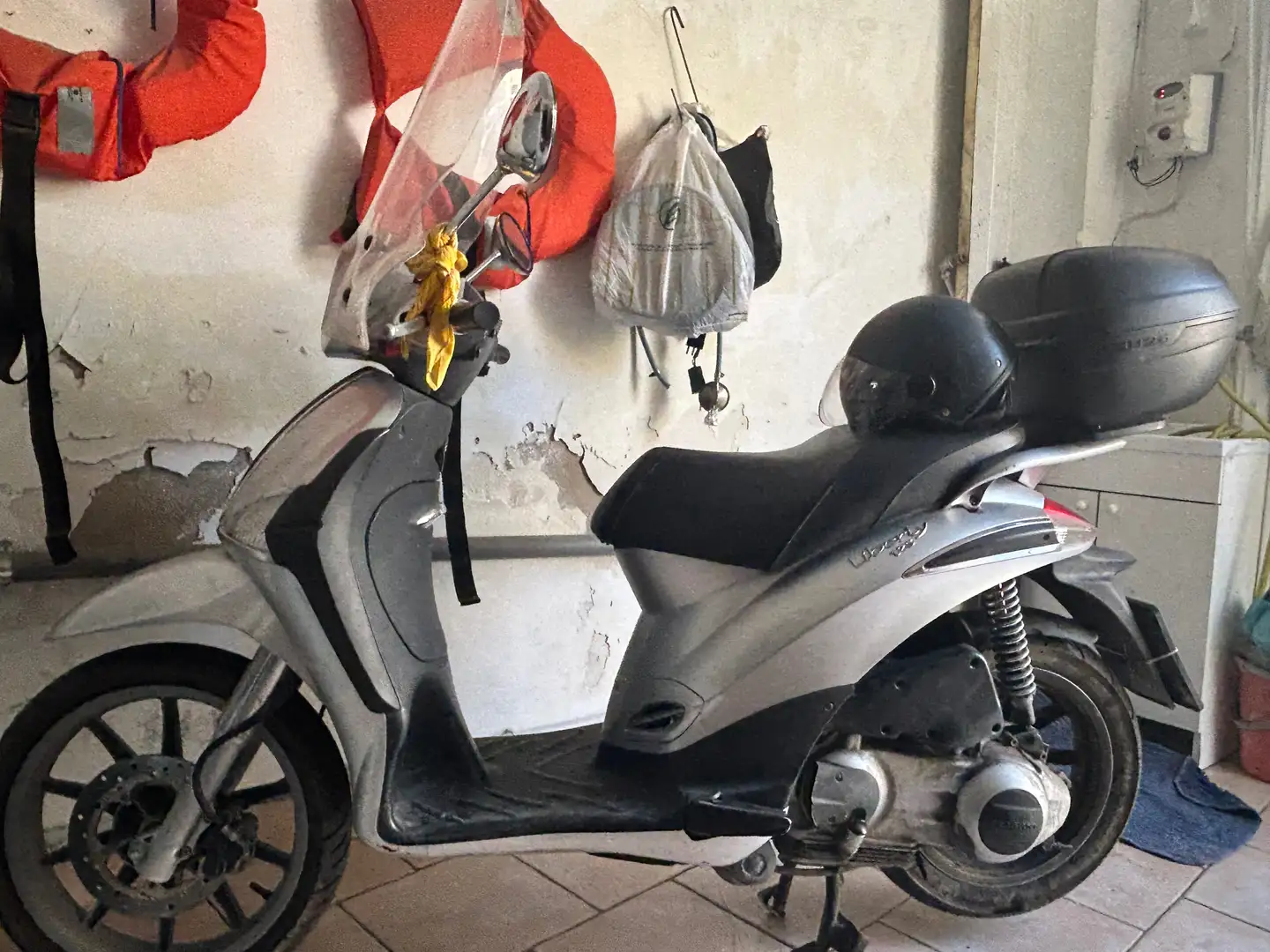 Piaggio Liberty 125 4T Grigio - 2