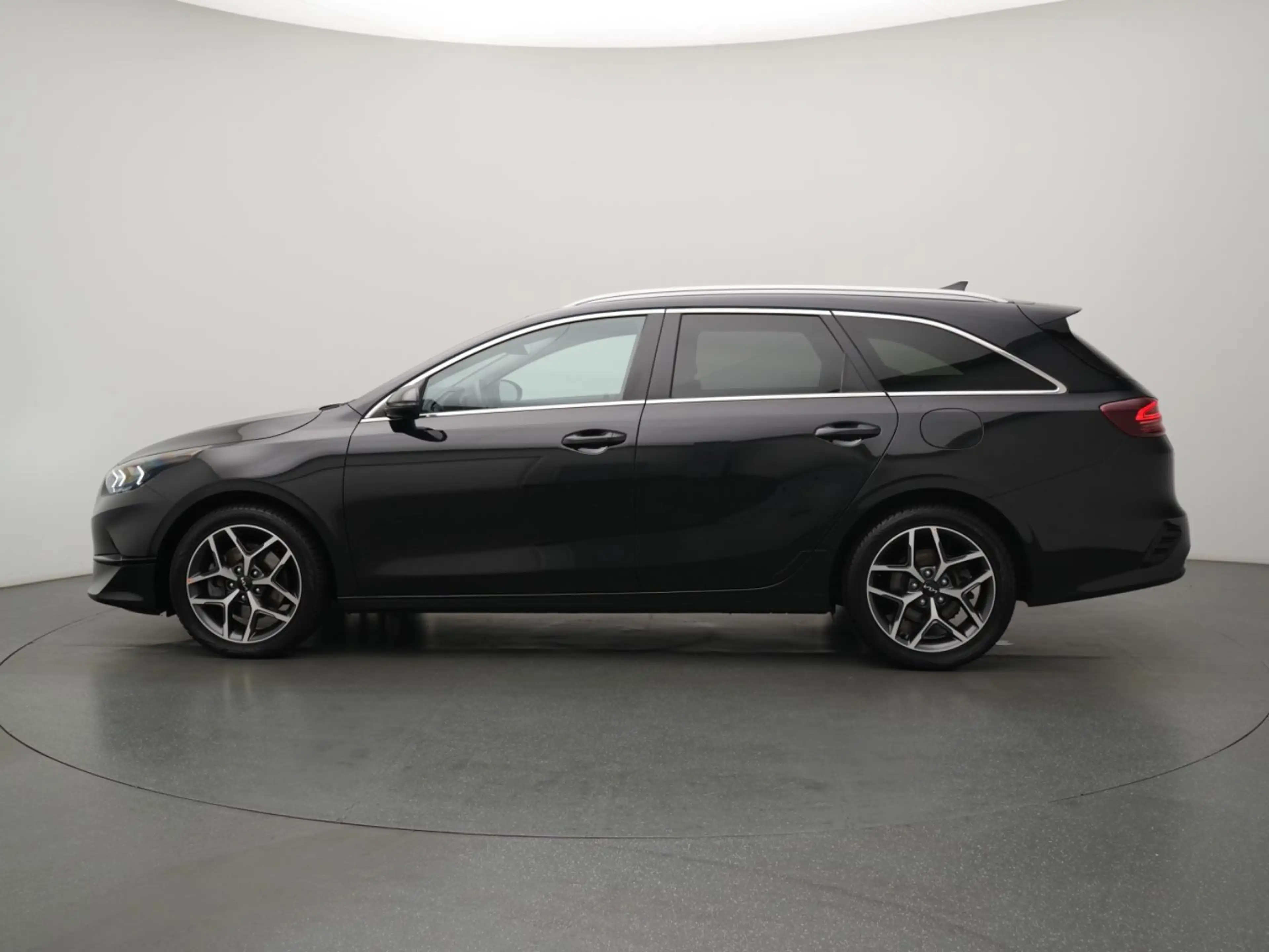 Kia Ceed SW / cee'd SW cee'd SW Ultimate APPS+NAVI+RFKAM+SITZ|LENKHZG — photo 3