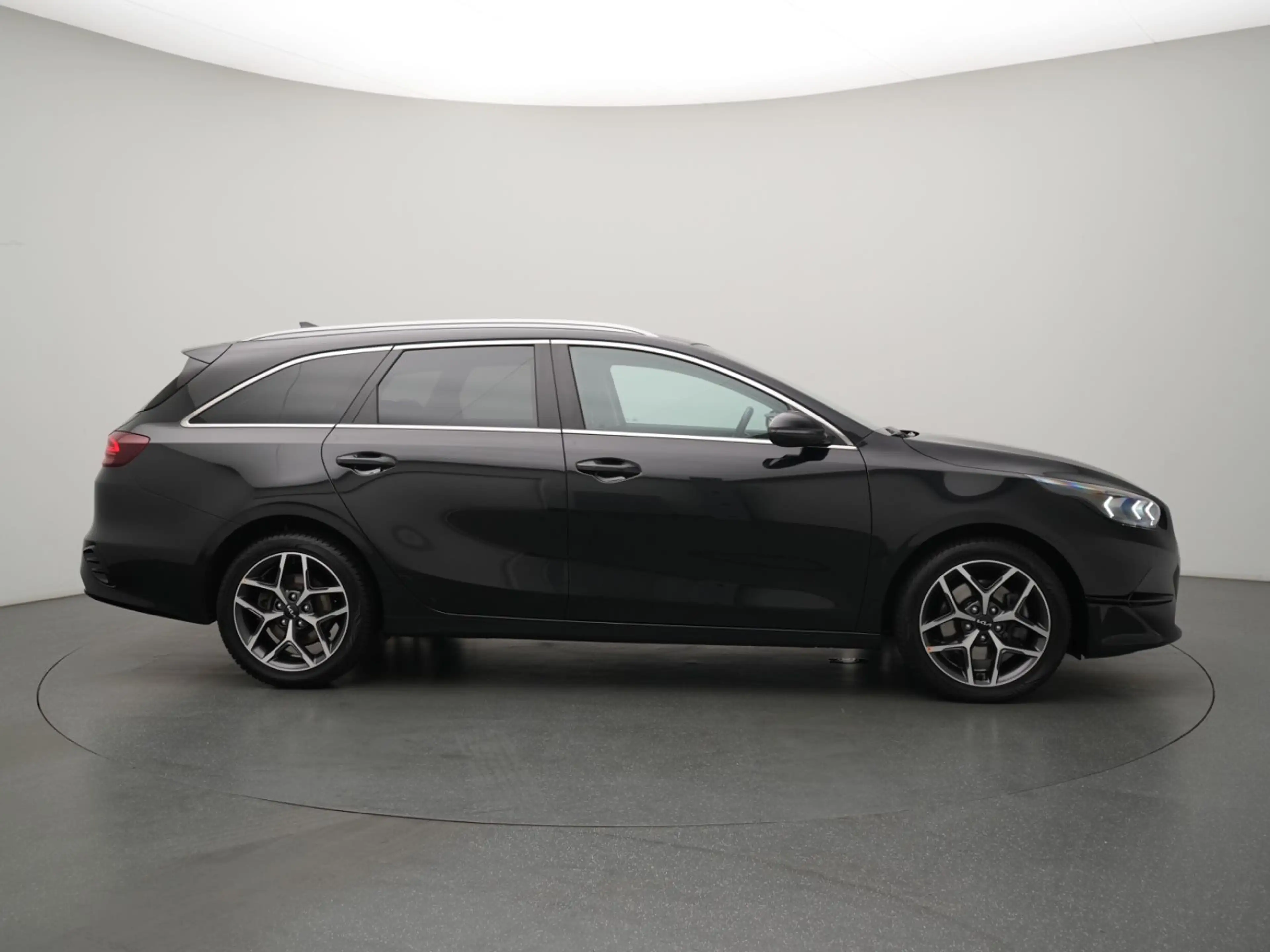 Kia Ceed SW / cee'd SW cee'd SW Ultimate APPS+NAVI+RFKAM+SITZ|LENKHZG — photo 6