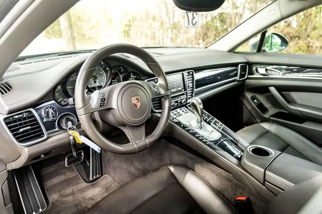 Porsche Panamera view 4