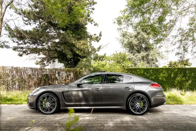 Porsche Panamera view 13