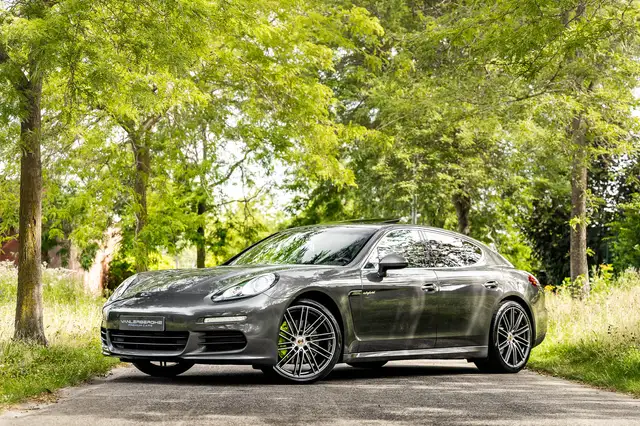 Porsche Panamera view 3