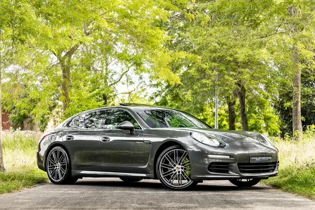 2015 Porsche Panamera in Grey for sale