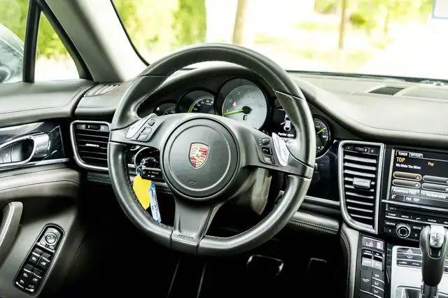 Porsche Panamera view 7